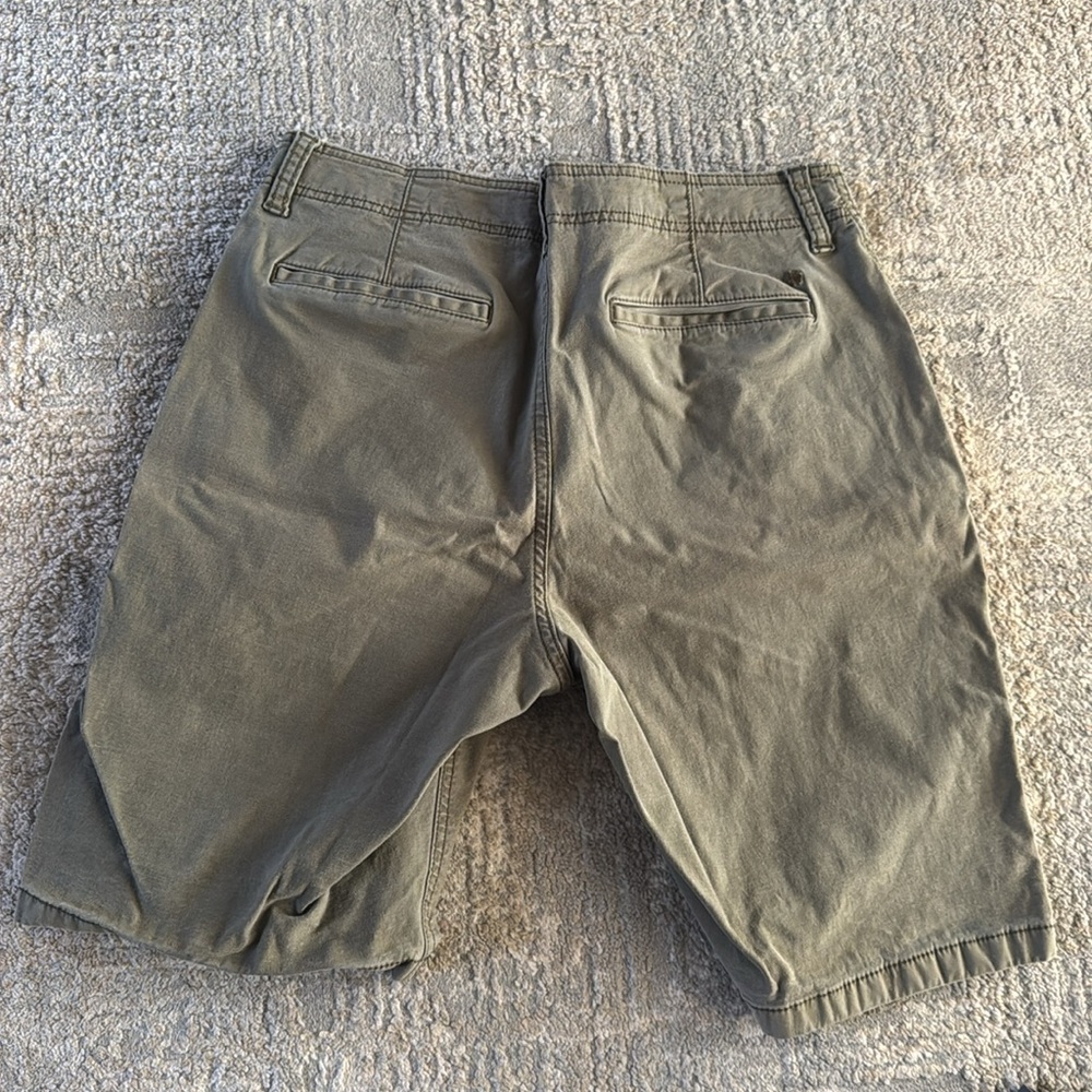Lucky Brand, Men’s 32 Size Green “Saturday Stretch” Shorts - Picture 2 of 2
